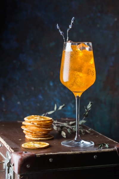 Pikk kokteil konjaki-meelikööri ABK6 Spritz